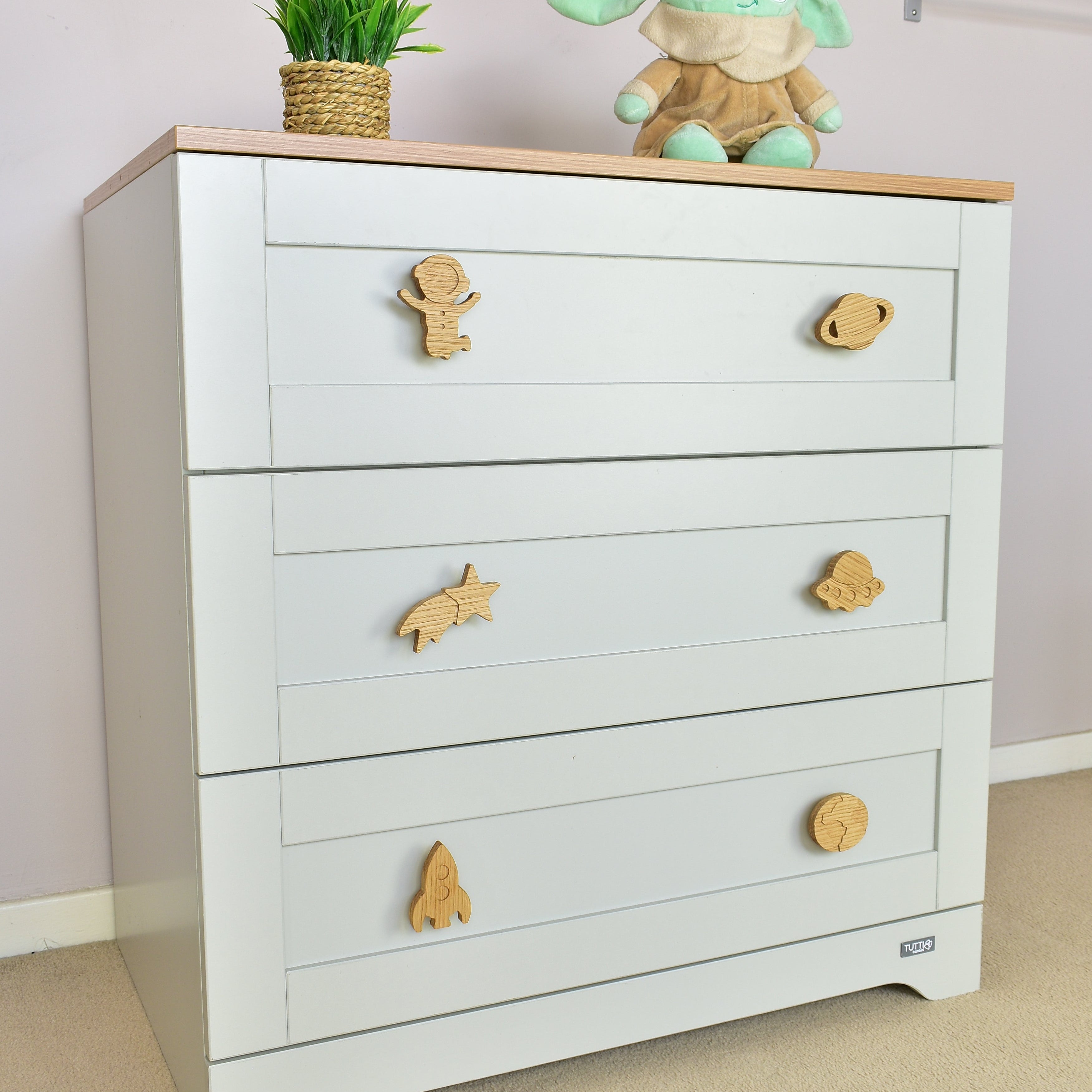 Space drawer knobs left angle - Astronaut Planet Shooting star Alien spaceship Rocket Earth oak handles